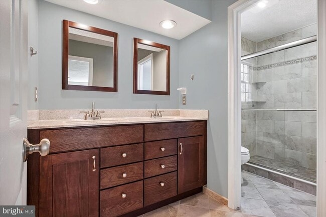 Building Photo - 4623 University Dr