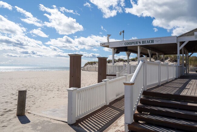 Building Photo - 11 The Pkwy