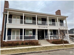 Building Photo - Extra large 4 berm 3.5 bath townhome in Vi...
