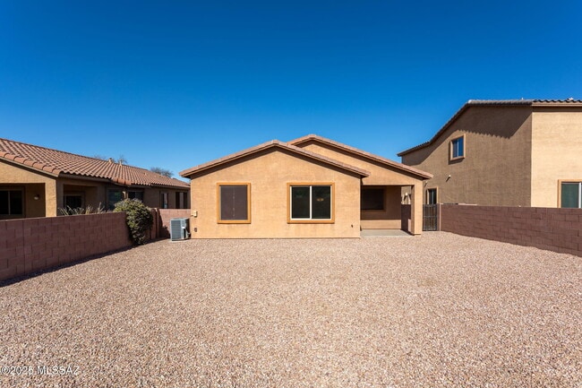 Building Photo - 12073 W Hailey Ln