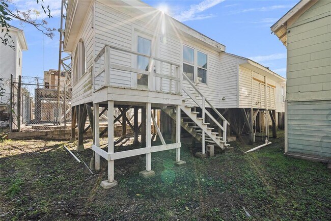 Building Photo - 912 32nd St