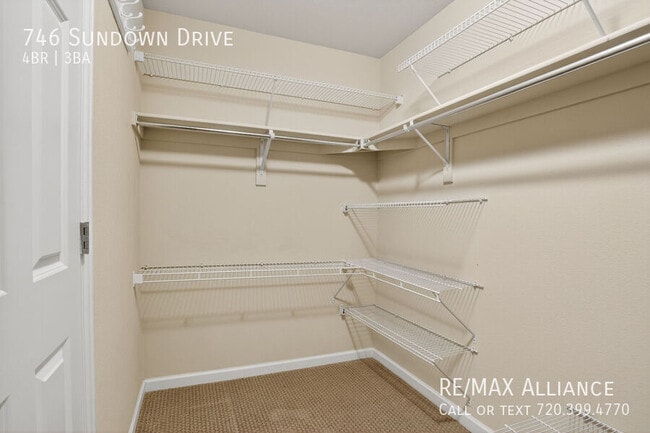 Building Photo - 746 Sundown Dr