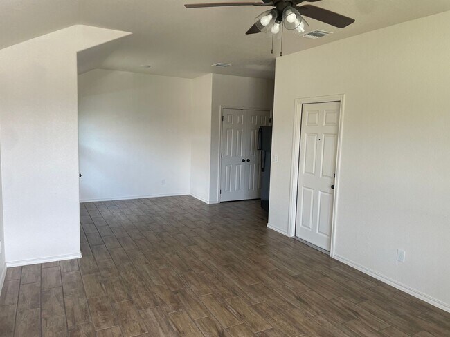 Building Photo - 2409 Alterman Dr