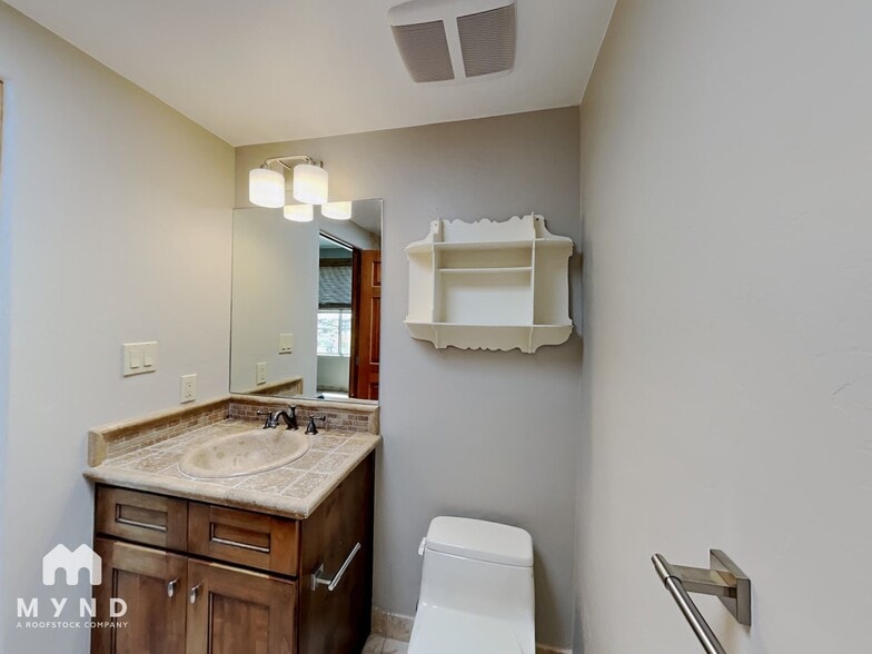 Building Photo - 5727 N PSO Ventoso