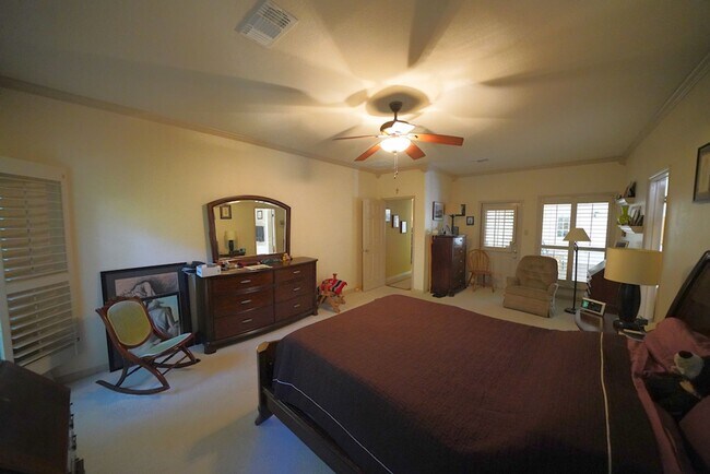 Building Photo - Gorgeous Home in the Coveted Greenshire Subdivision - Realtor Commission: $400