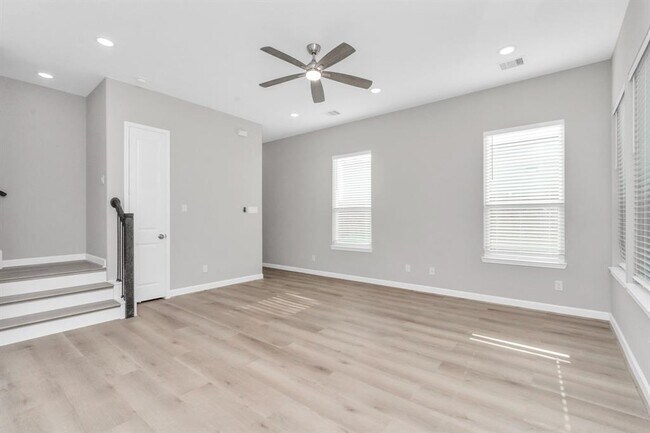 Building Photo - 2347 Hoskins Dr