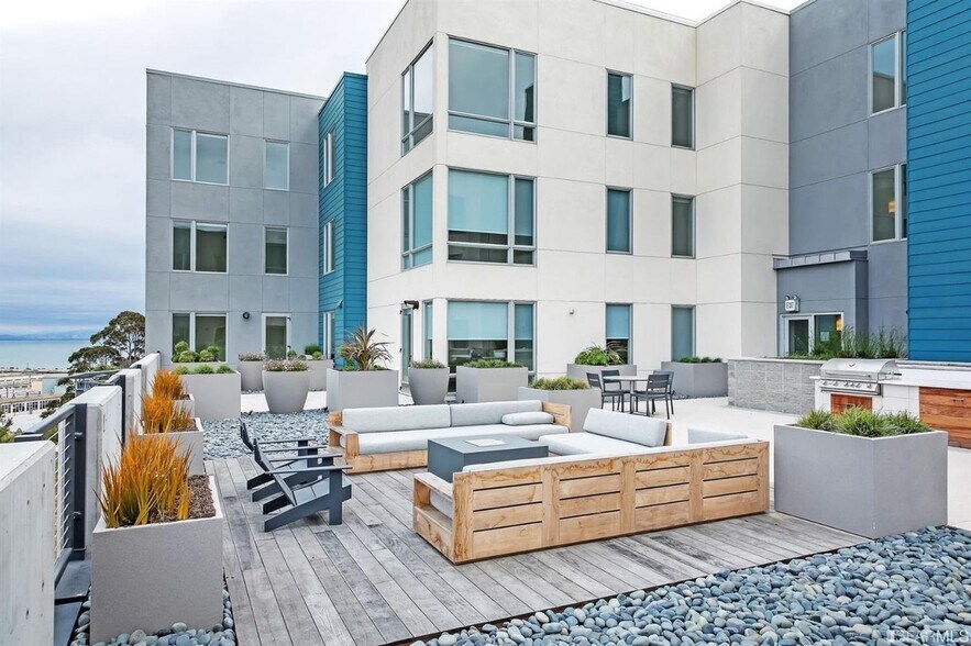 Building Photo - 10 Innes Ct