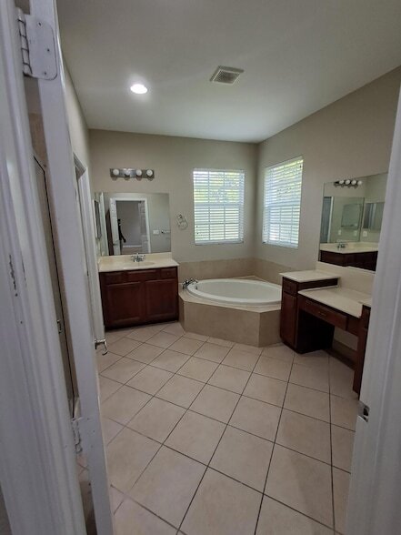 Building Photo - 6729 Bulrush Ct