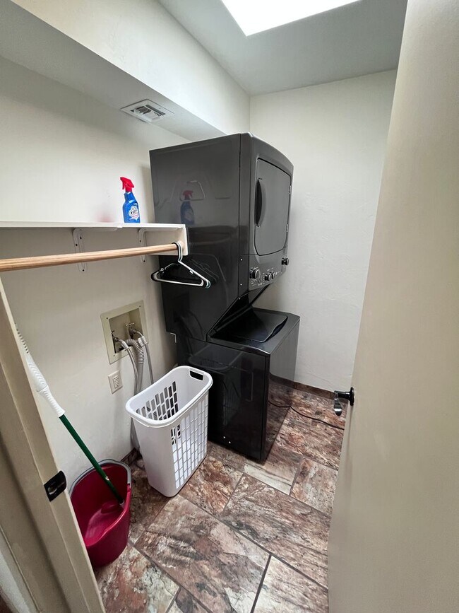 Building Photo - Catalina Foothills- 3 bedroom/ 3 bathroom ...