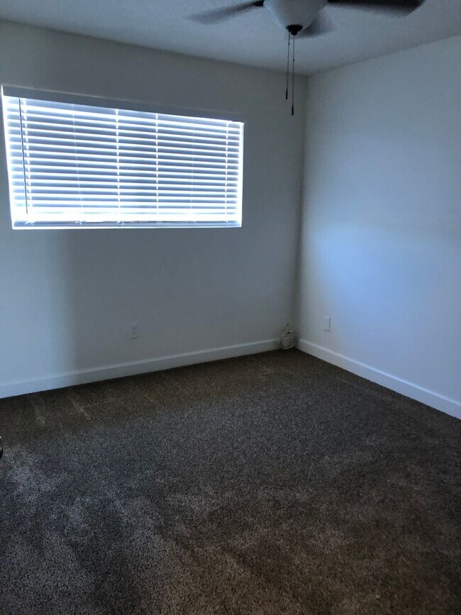 Building Photo - Oakdale Apartment
