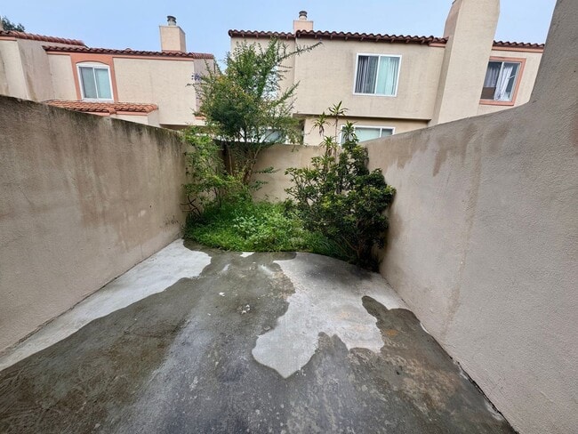 Building Photo - 3462 Del Amo Blvd