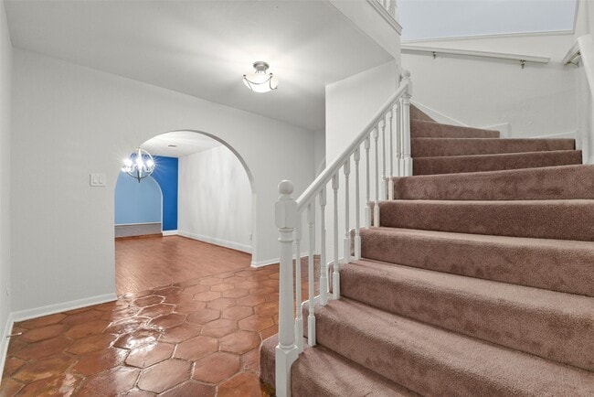 Building Photo - 3838 Glenheather Dr