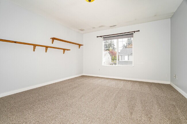 Building Photo - Updated 4 bedroom home in Devonshire neighborhood!