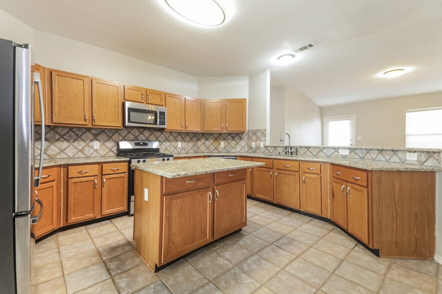 Building Photo - 2027 Northridge Dr