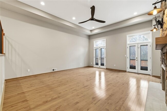 Building Photo - 709 Clyde St