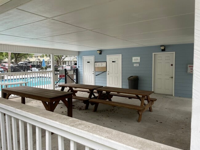 Building Photo - 507 Stinson Dr