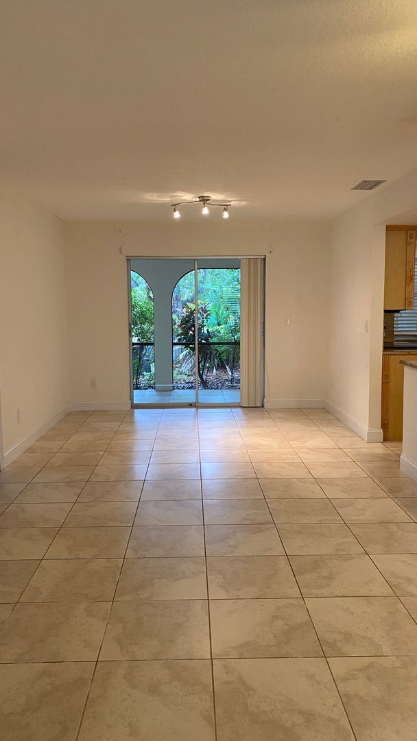 Building Photo - Private Siesta Key Retreat Minutes from World-Famous Beach