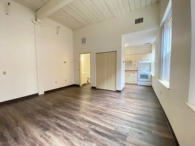 Building Photo - 30 Hanover St