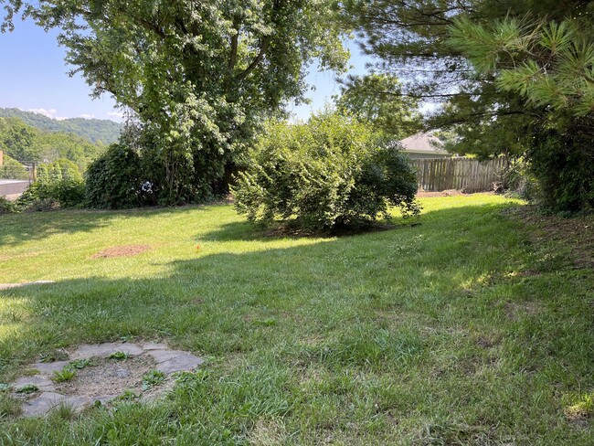 Building Photo - 16 Sandon Dr