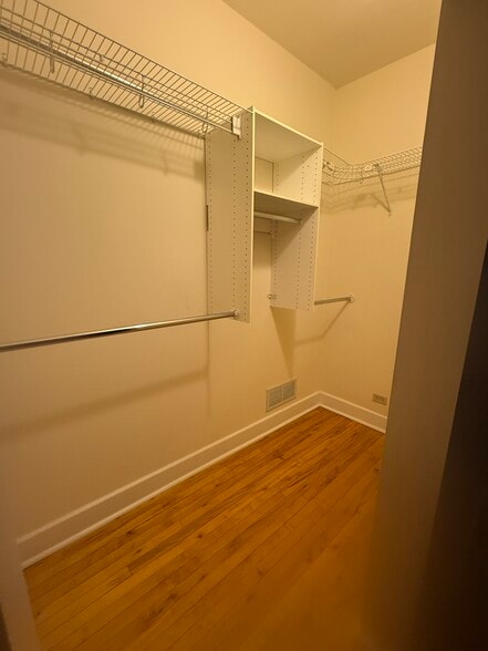 Building Photo - 918 W 35th St