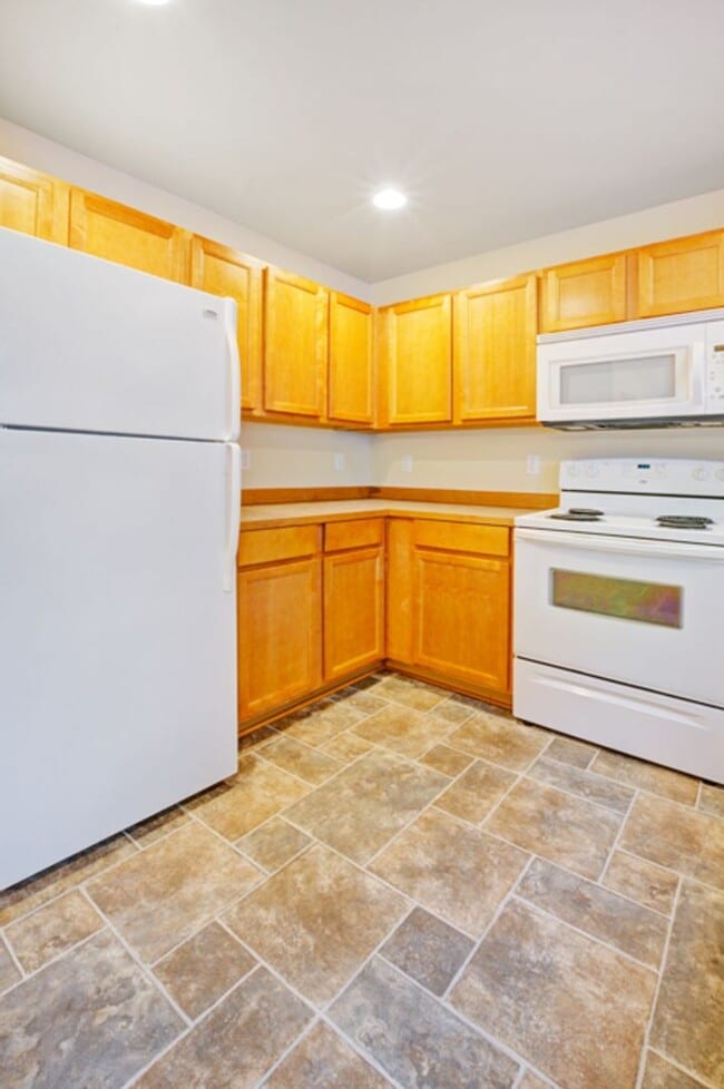 Building Photo - ***PENDING APPLICATION***Holiday Move-In Special — Enjoy Half Off Your First Month’s Rent! Lovely...