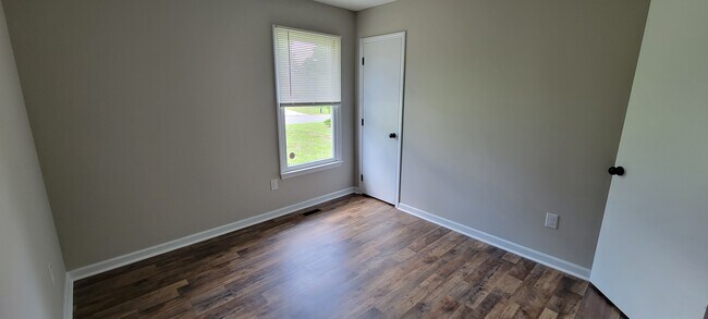 Building Photo - 4517 Park Knoll Ln