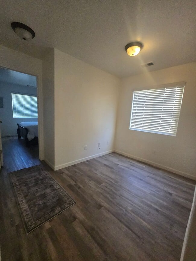 Building Photo - Beautiful 3BD 2BA home for rent in Hanford!