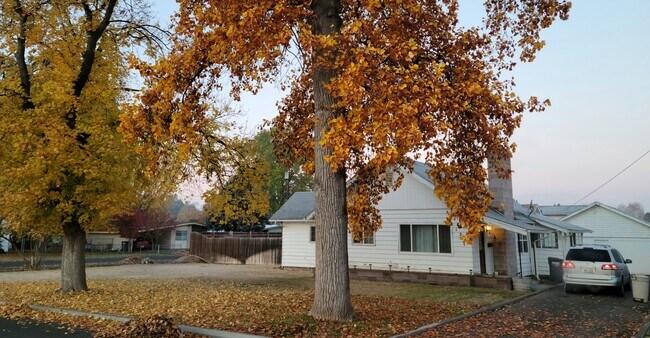 Front View - 124 SW Davis Ave