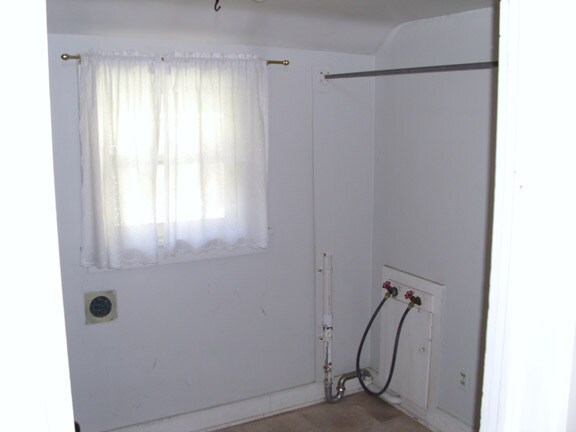 Building Photo - 817 W Spencer St