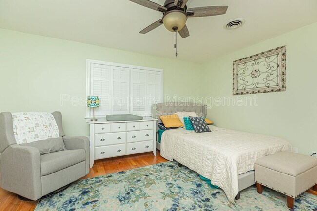 Building Photo - 9133 Robin Ridge Dr