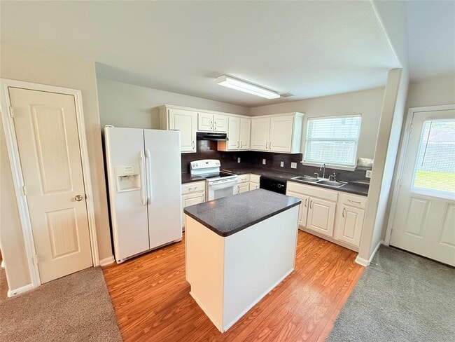 Building Photo - 29019 San Jacinto River Ct