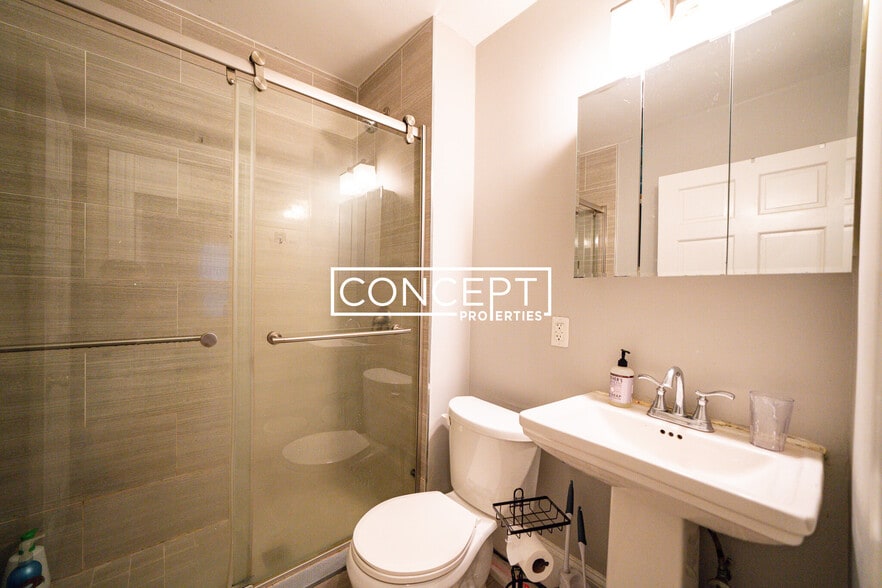 Building Photo - 135 St Alphonsus St