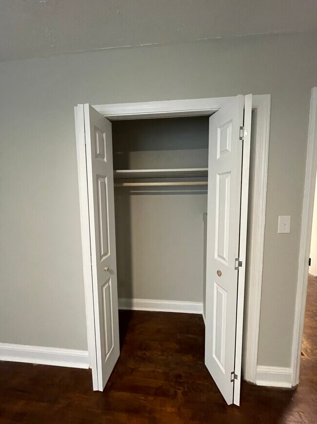 Building Photo - 909 Sandalwood Dr