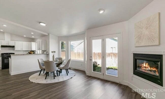 Building Photo - 230 War Eagle Dr