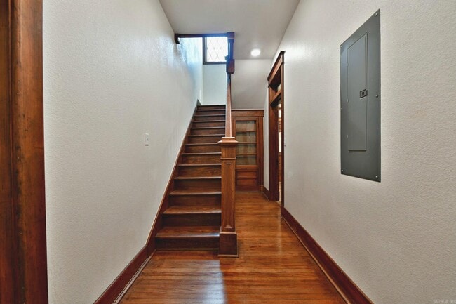 Building Photo - 101 10th St