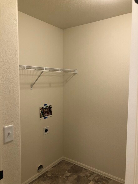 Building Photo - 2067 Moon Rise Dr