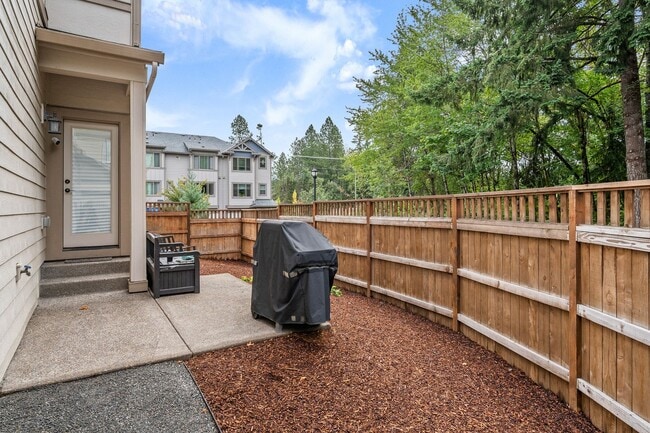 Building Photo - GORGEOUS SHERWOOD 3 BED/2.5 BATH+ OFFICE O...