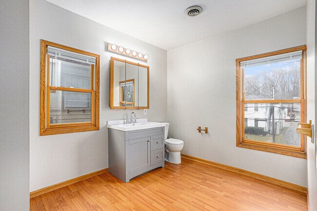 Building Photo - West Lovell 2-Bed/1-Bath upstairs apartment, 789 sq. ft. - Ask about our Security Deposit Alterna...