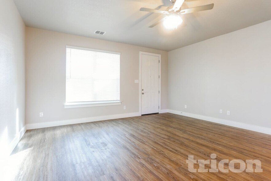 Building Photo - 10321 Ft Ewell Trl