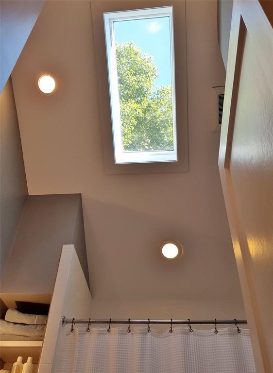 Building Photo - 1018 Highland St