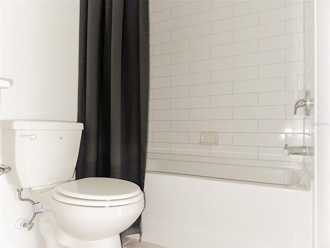 Building Photo - 1889 Summer Serenity Dr