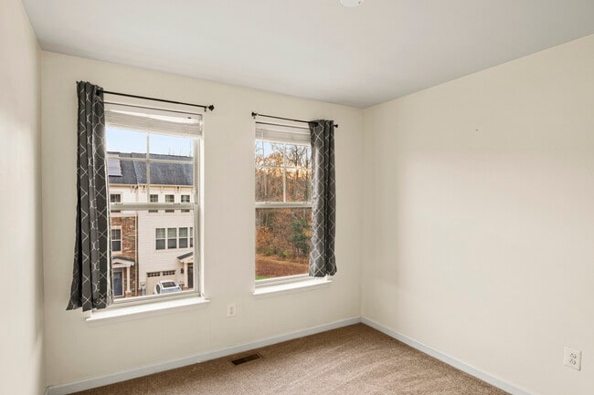 Building Photo - 214 Tanner Ln