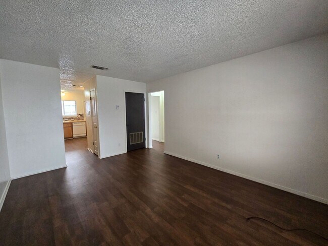 Building Photo - 1309 Quail Cir