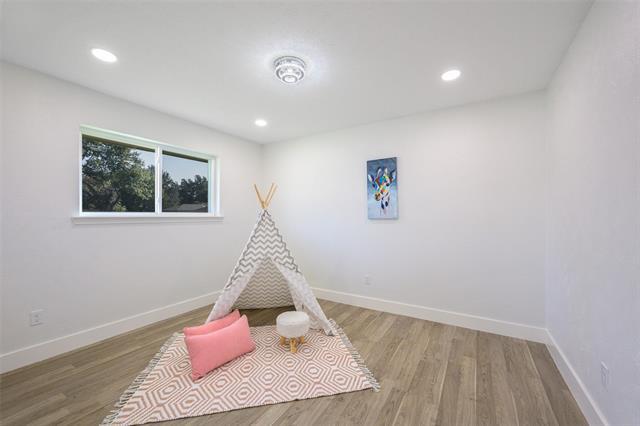 Building Photo - 2400 Bengal Ln