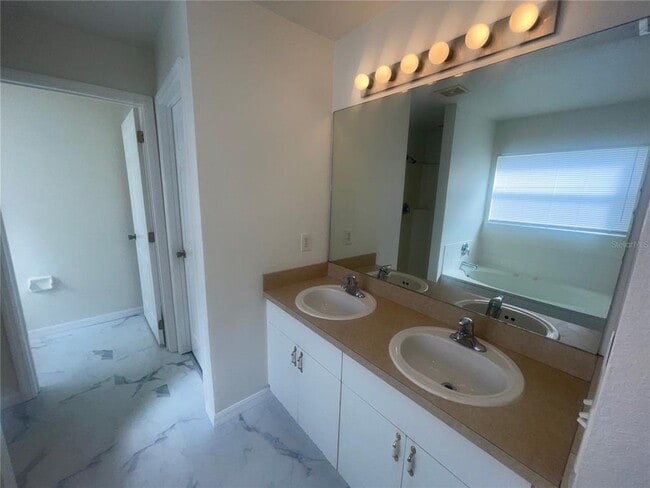 Building Photo - 24 Sawfish Ct