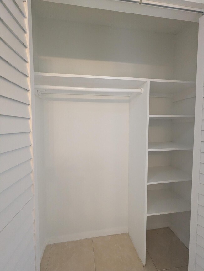 Building Photo - 60 Andover C