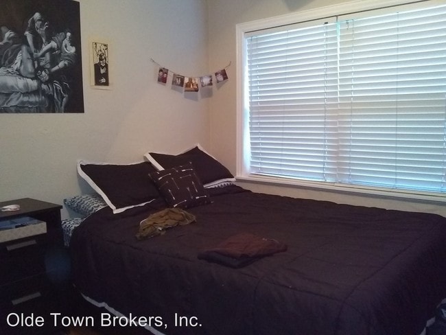 Building Photo - 415 S Crystal Lake Dr