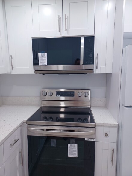 Building Photo - 4165 SW 67th Ave
