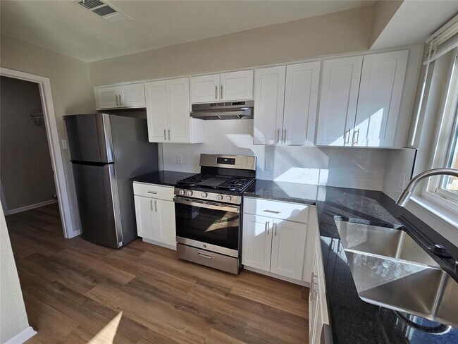 Building Photo - 1416 Hyridge Cir