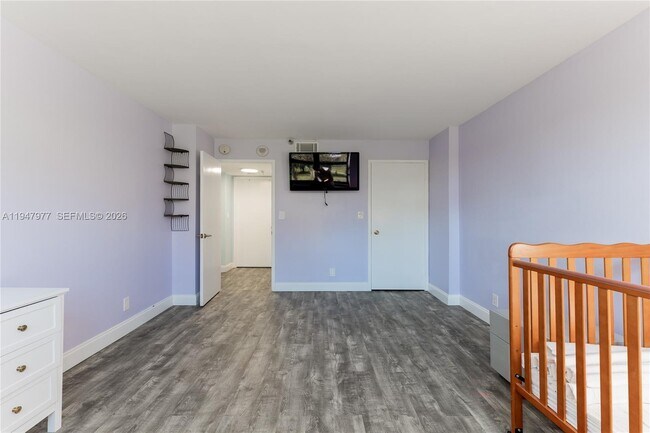 Building Photo - 290 174th St